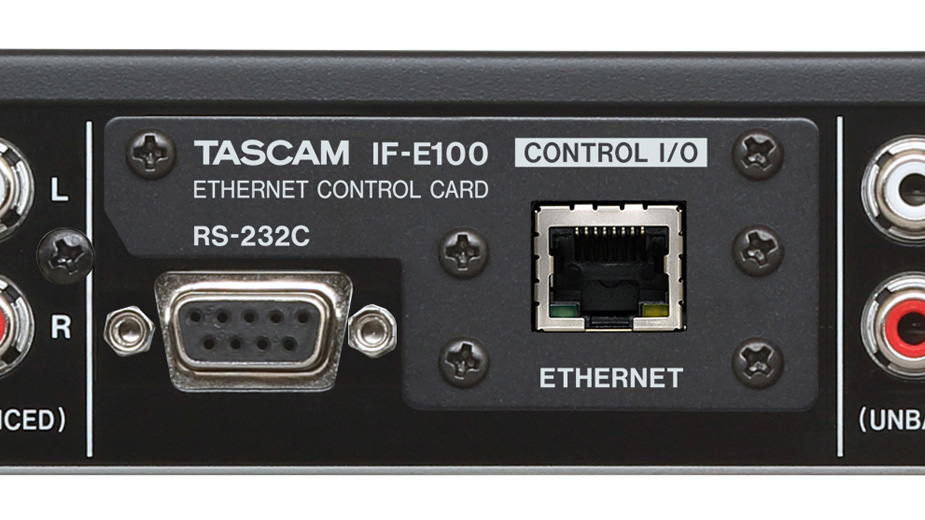 標準装備のRS-232C端子やEthernetコントロールカードでの外部制御が可能