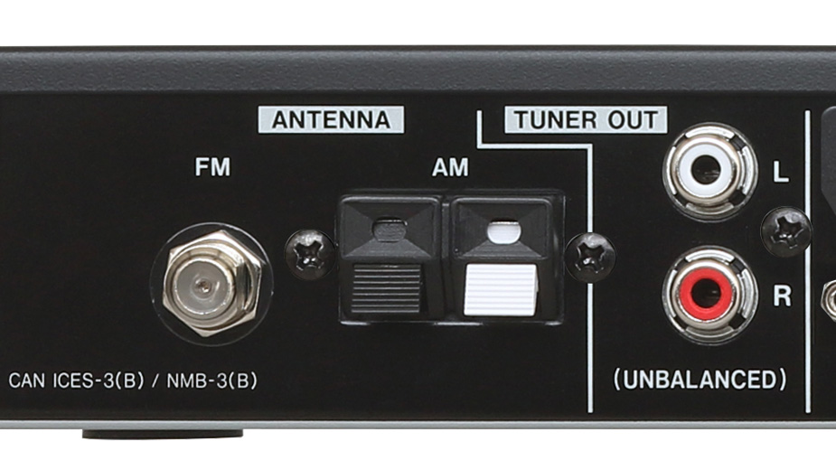 A built-in AM/FM tuner