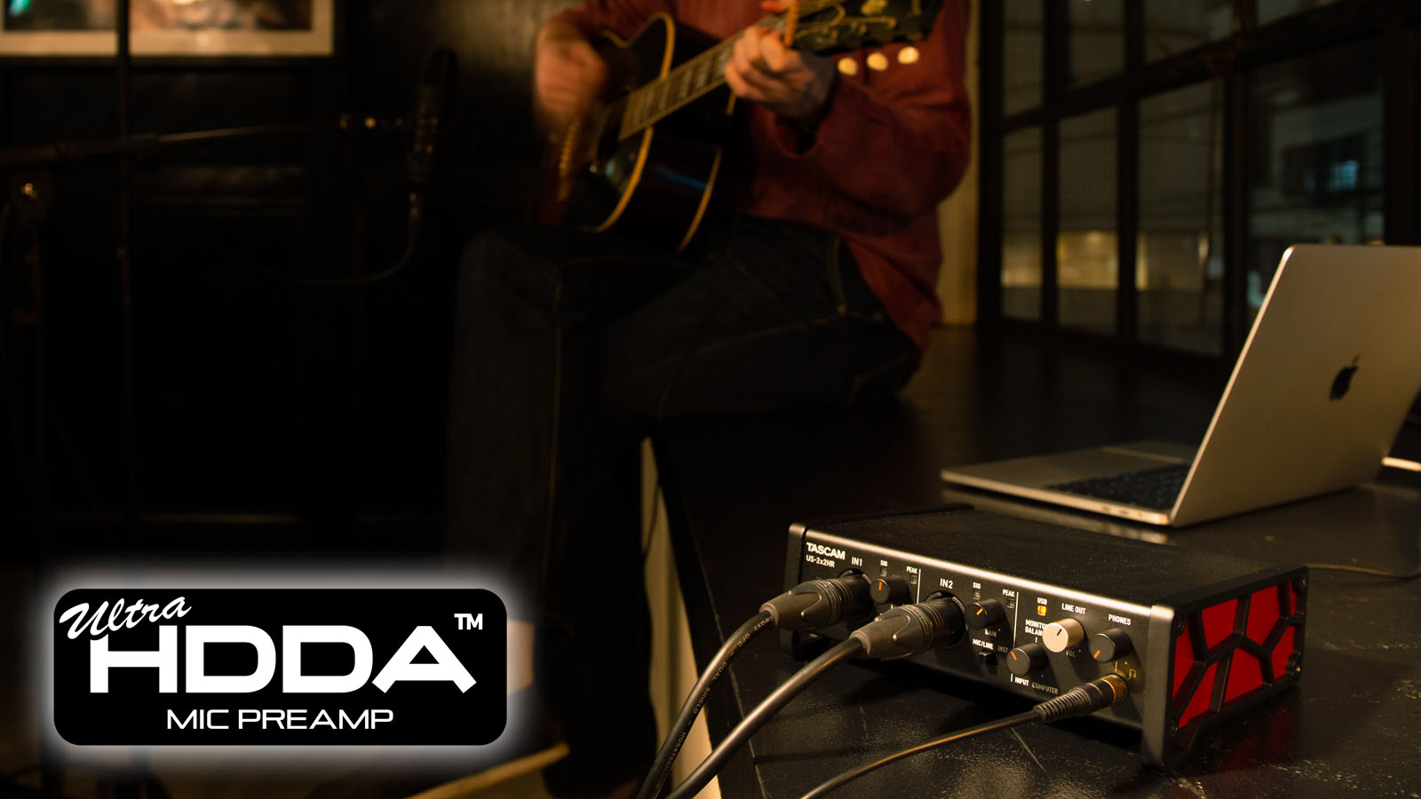 Natural, crisp & clear sound quality thanks to the implemented Ultra HDDA Mic Preamp with 192 kHz support