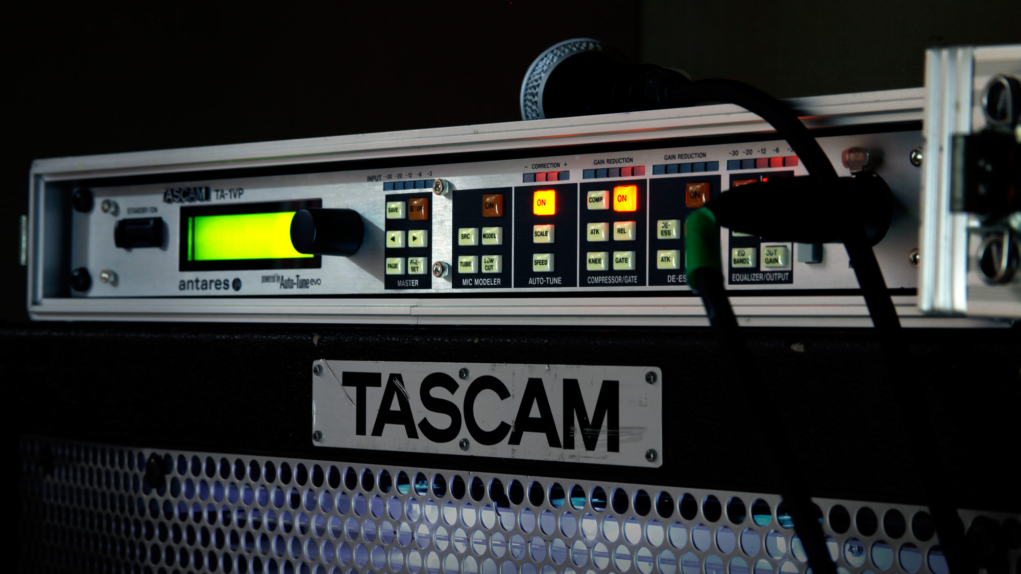おせち 【極美品】TASCAM ボーカルプロセッサー プリアンプ タスカム TA-1VP レコーディング/PA機器